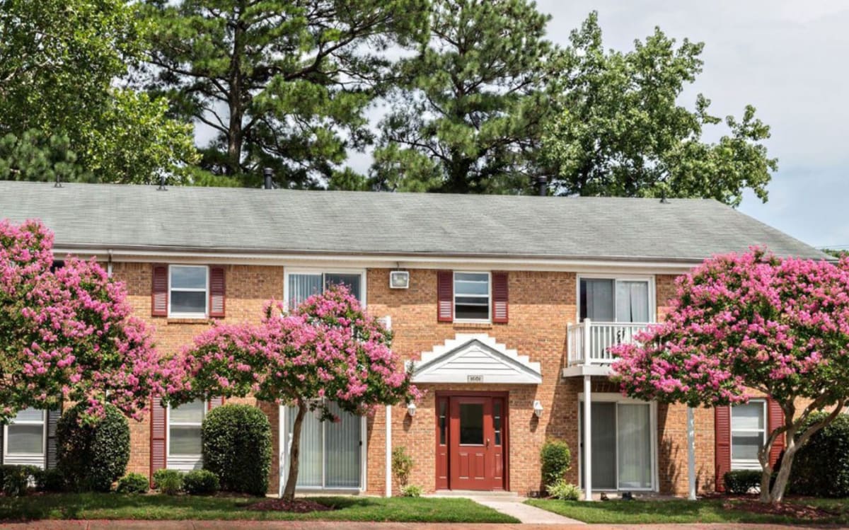 Photos and Video of Crosswinds Apartments in Chesapeake, VA